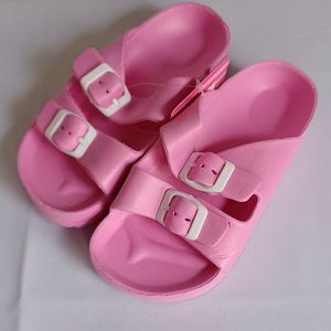 nwt Girls pink shoe's summer rubber sandals with white buckles